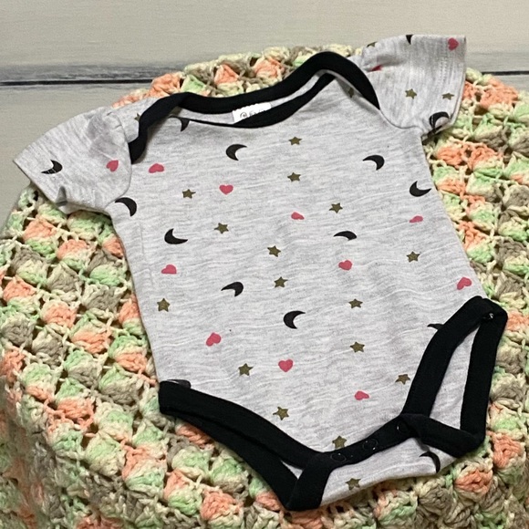 EUC CJP s/s onesie. - Picture 1 of 4